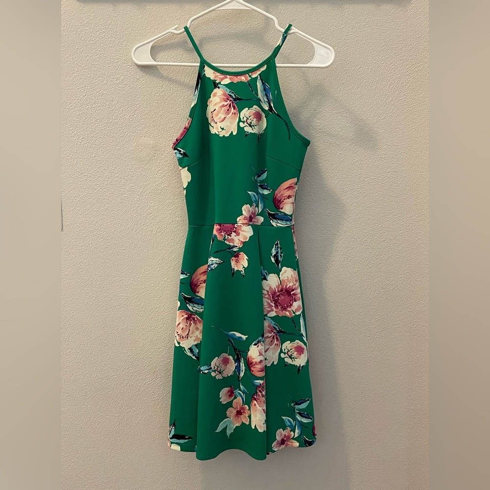 green dress